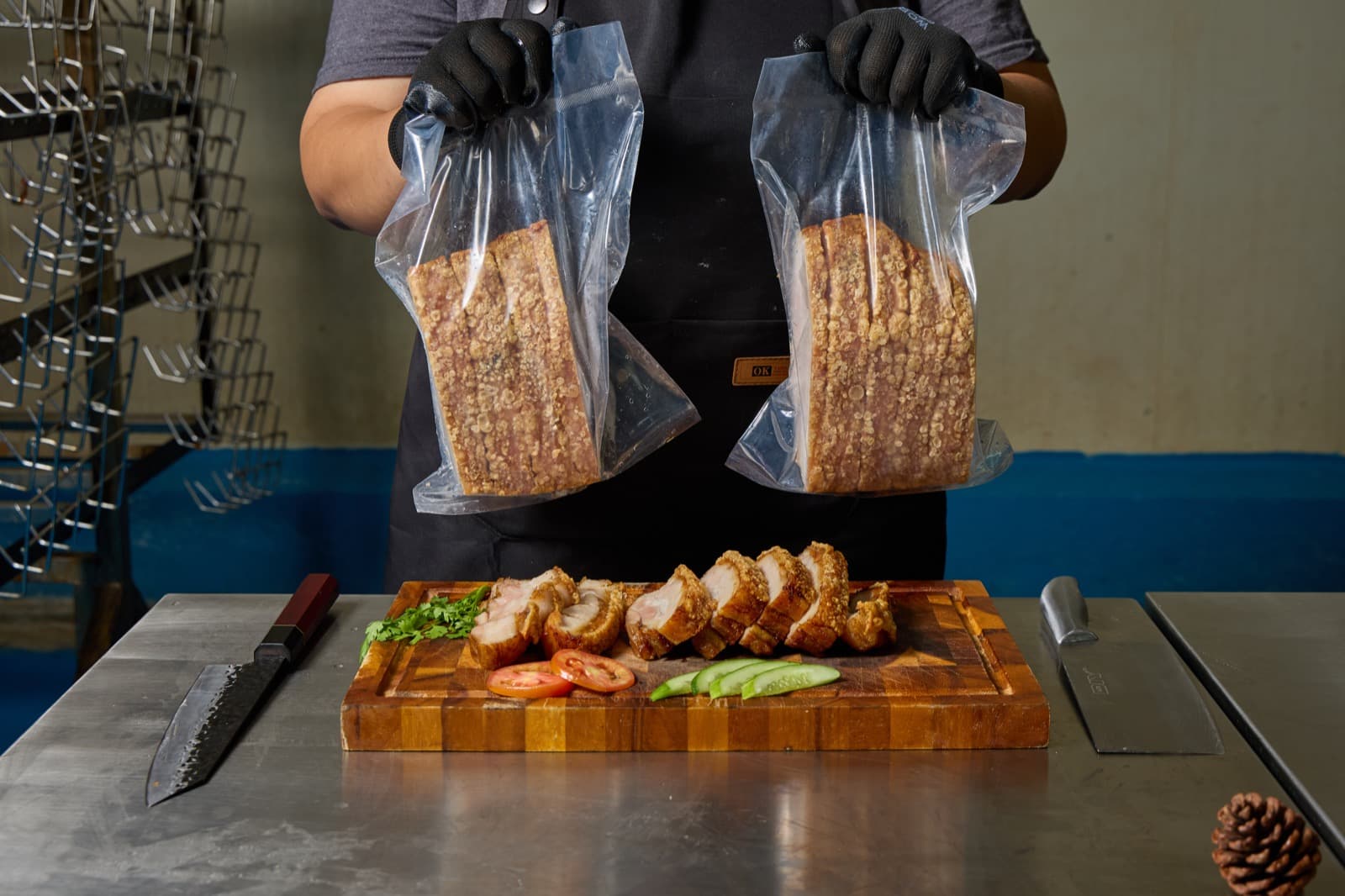 Tua D business pack shot